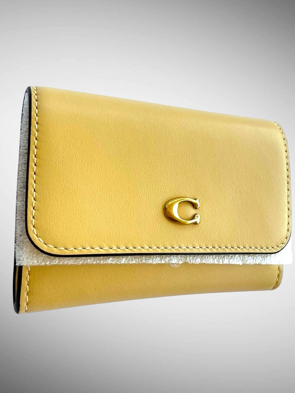 Coach Essential Flap Card Case Vanilla Leather Wallet CCW82